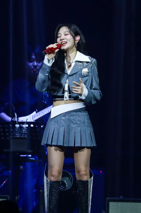 ahn-ji-young-tai-xuat-voi-album-blushing-puberty-cung-loat-hit-don-tet-nguyen-dan